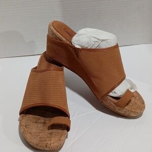 Donald Pliner Cork Wedge Heel, Ring Toe Leather Slide. size 91/2 M